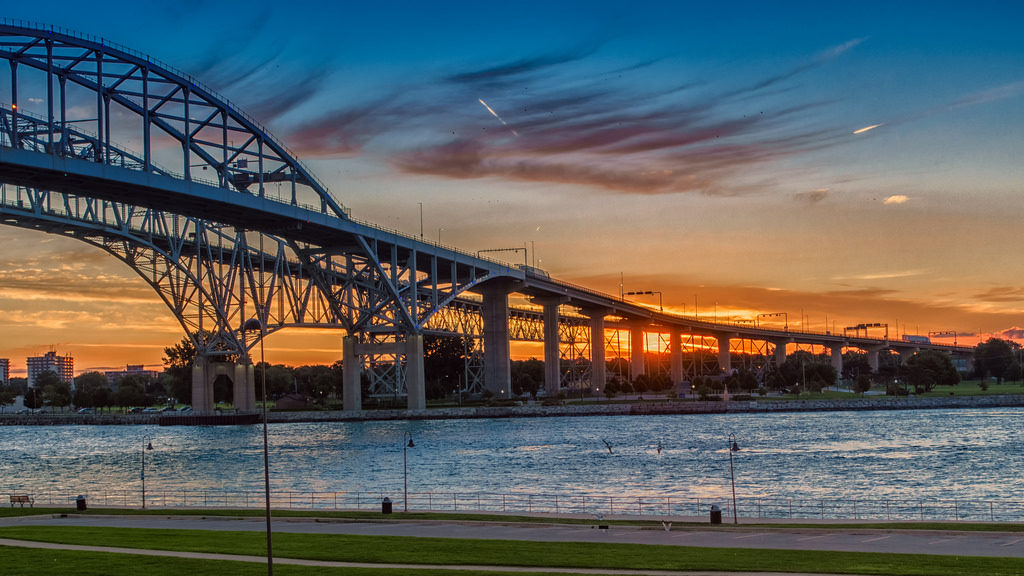 Sunrise-at-Blue-Water-Bridge-1024x576.jpg